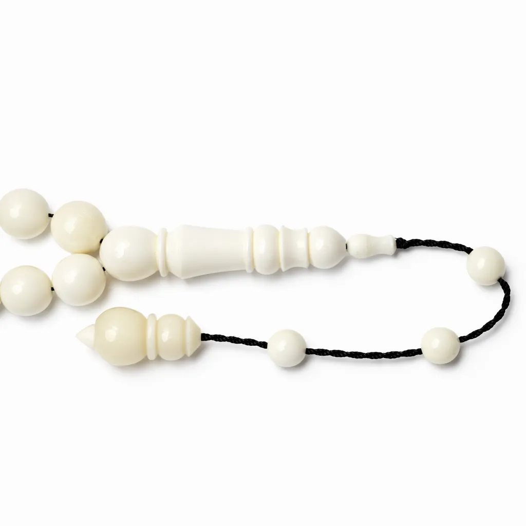 camel-bone-tasbih-imame-p1 الكركوشة لمسباح عظم جمل مع تفاصيل الحفر والتشطيب التقليدي - Imame detail of camel bone tasbih - othmani.co