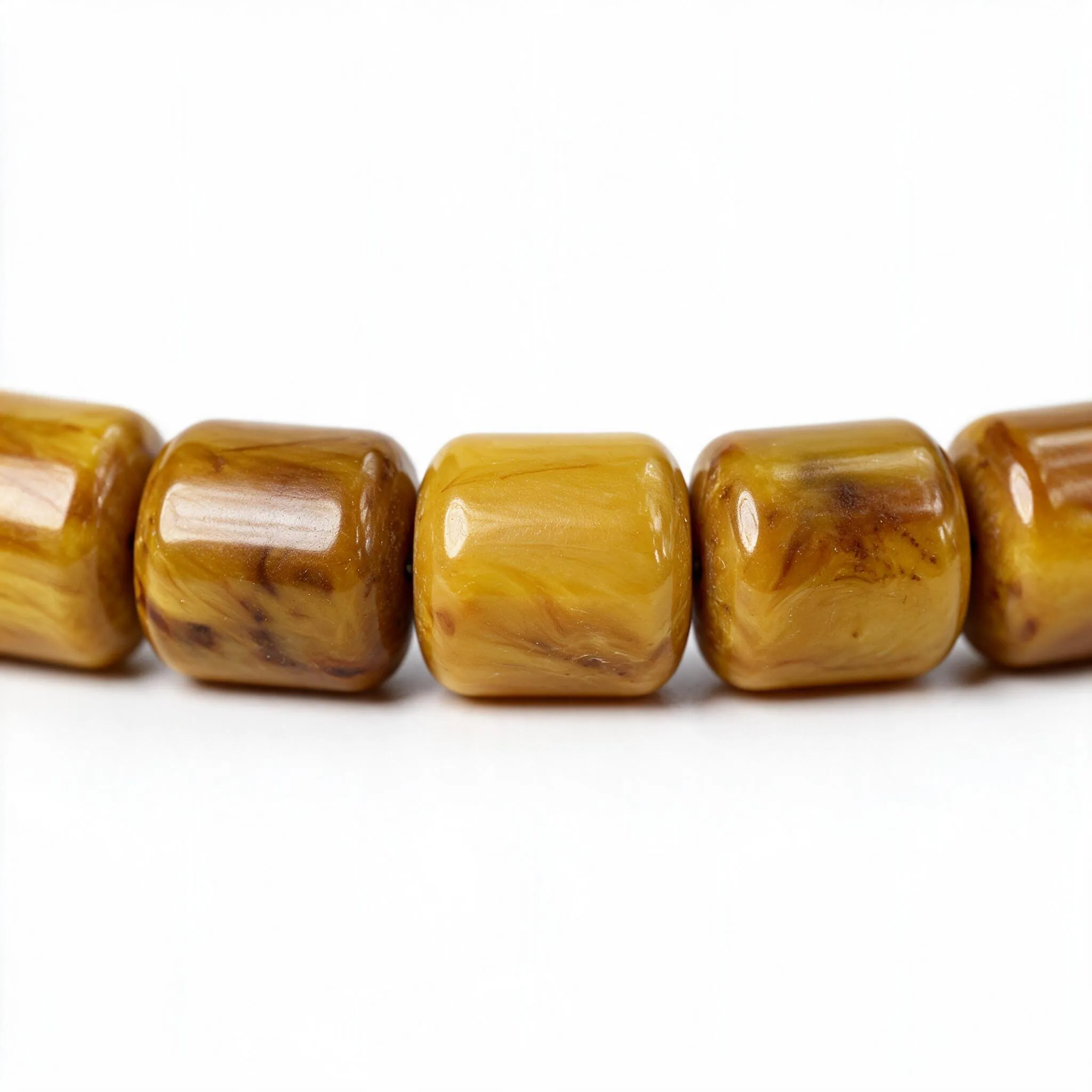 turkish-electric-dust-tasbih-macro-t16 لقطة ماكرو لحبات الكهرب بدرجات الدارسيني والأصفر الكهرماني مع تموجات وتفاصيل سطحية واضحة، Electric Dust Tasbih Macro – othmani.co